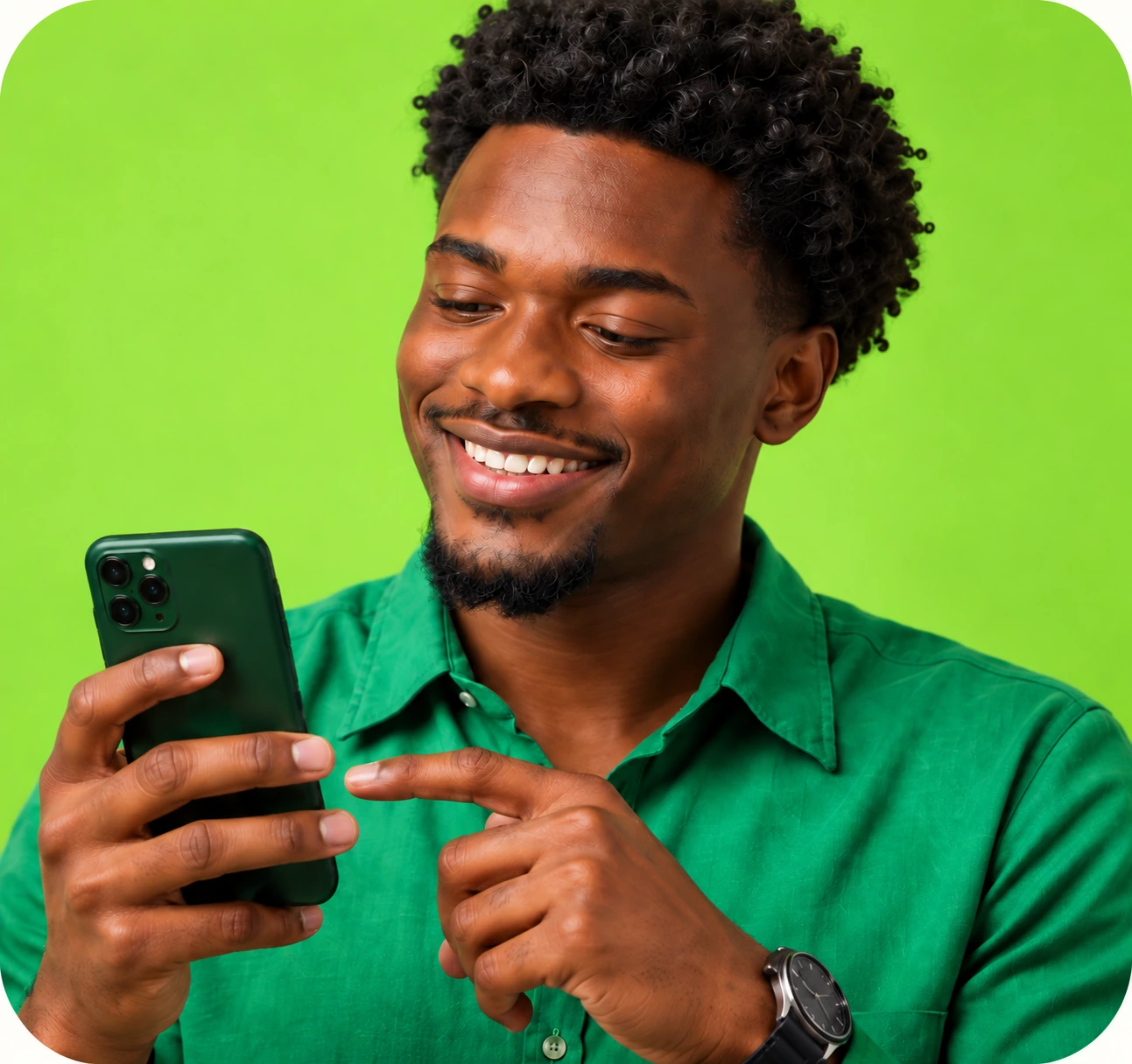 Portrait de campagne Givz, un homme consulte son smartphone